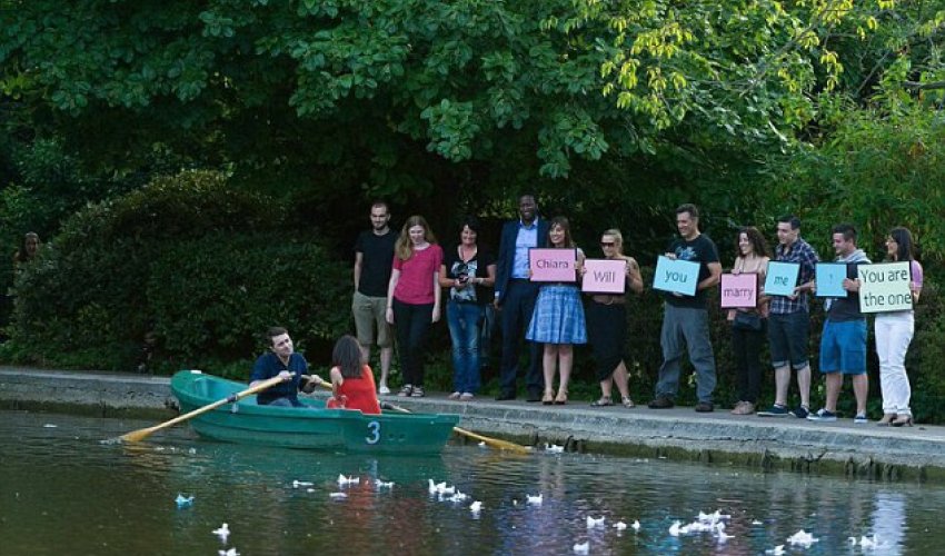 Man proposes to girlfriend using her favourite film