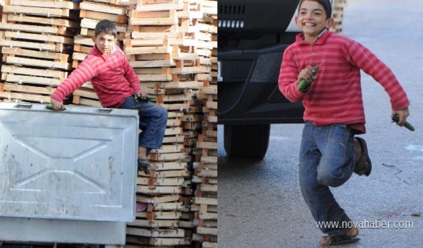 Zibillikdən ərzaq tapan suriyalı uşağın sevinci - FOTOLAR Zibillikdən ərzaq tapan suriyalı uşağın sevinci - FOTOLAR