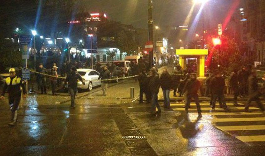 İstanbulda polis şöbəsinə hücum olub, 2 ölü, 1 yaralı - FOTOLAR İstanbulda polis şöbəsinə hücum olub, 2 ölü, 1 yaralı - FOTOLAR
