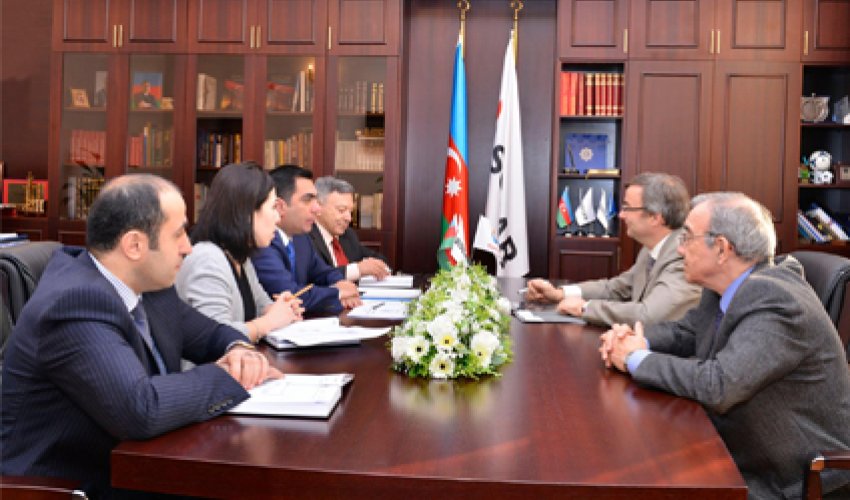 “Total” şirkətinin rəsmisi Bakı Ali Neft Məktəbində