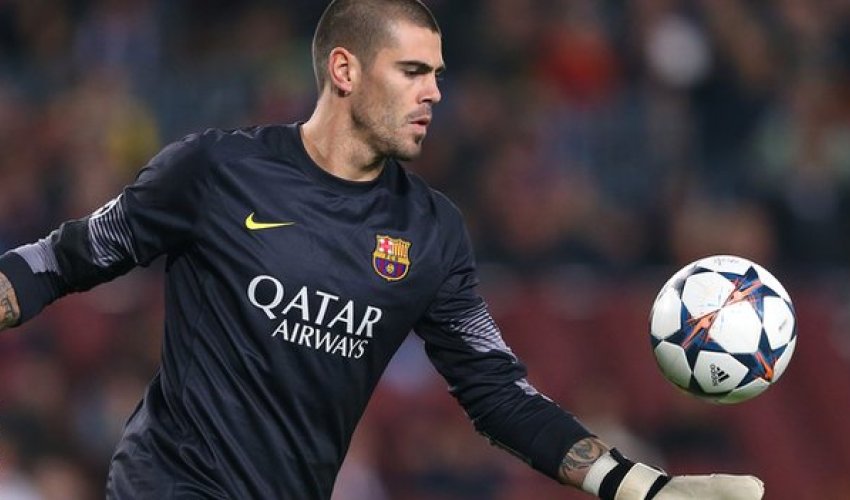 Victor Valdes: Man Utd to sign former Barcelona goalkeeper