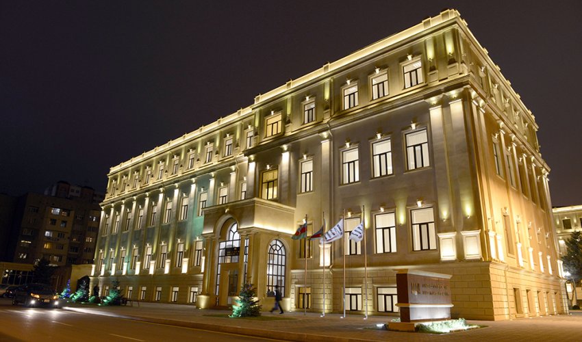 ABŞ-ın Hyuston Universitetinin rektoru Bakı Ali Neft Məktəbində oldu ABŞ-ın Hyuston Universitetinin rektoru Bakı Ali Neft Məktəbində oldu