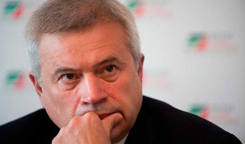 Azərbaycanlı milyarder: “Neft 25 dollara düşəcək”