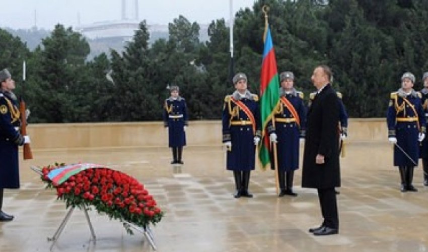 Prezident İlham Əliyev Şəhidlər xiyabanını ziyarət etdi