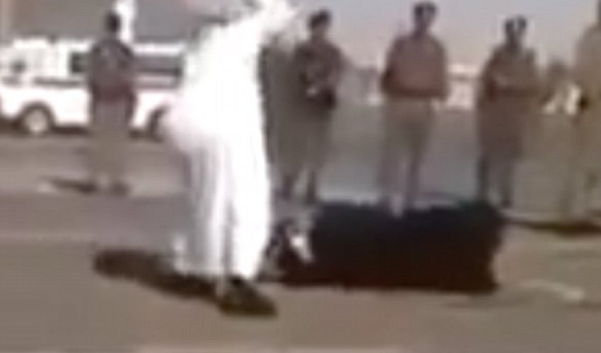 Step-mother screams her innocence before being beheaded for... Step-mother screams her innocence before being beheaded for...