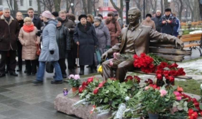 ​Ukraynada azərbaycanlı merə heykəl qoyuldu