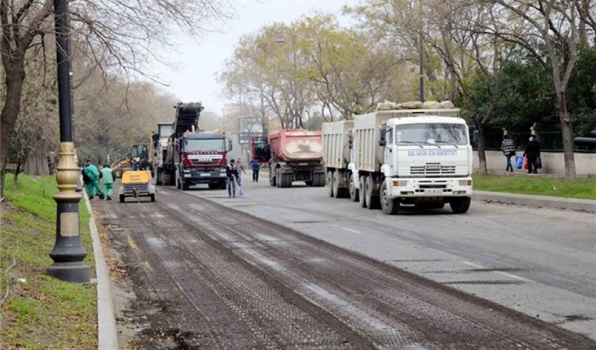 Bakıda sürücülərə qayda pozmağa icazə verildi Bakıda sürücülərə qayda pozmağa icazə verildi