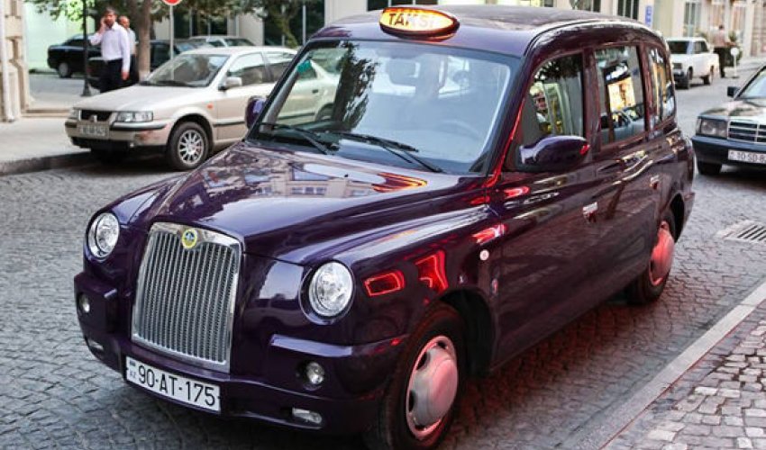 Bakıya daha 200 ədəd London taksisi gətirildi Bakıya daha 200 ədəd London taksisi gətirildi