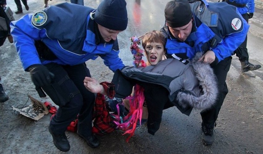 Акция Femen в Давосе