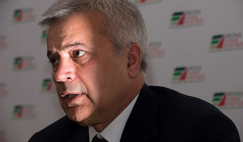 Vahid Ələkbərov Azərbaycanın hesabına çətin vəziyyətdən çıxdı Vahid Ələkbərov Azərbaycanın hesabına çətin vəziyyətdən çıxdı