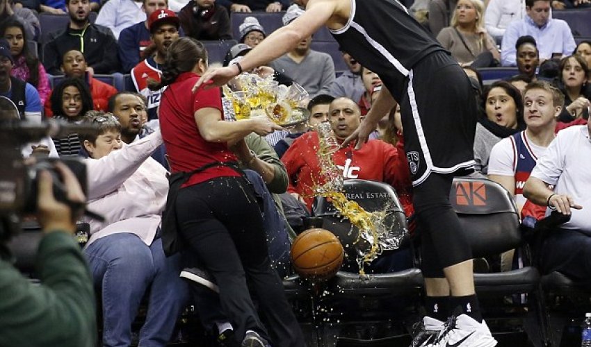 Brooklyn Nets center crashes into courtside waitress