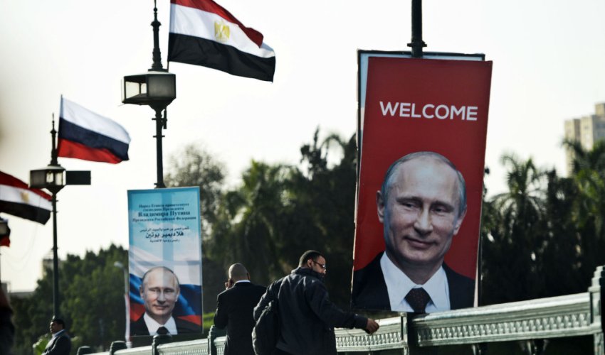 Egypt welcomes Putin with horribly mangled Russian anthem