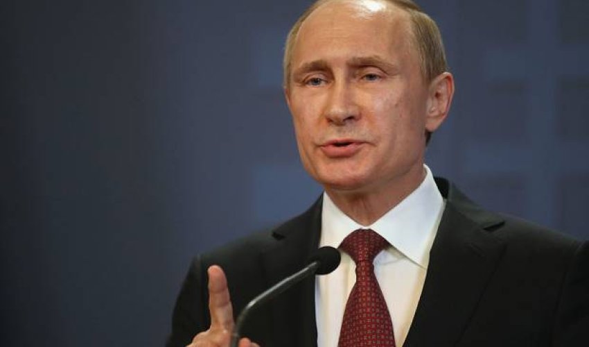 Putin 'had face-lift and beat ex-wife' Putin 'had face-lift and beat ex-wife'