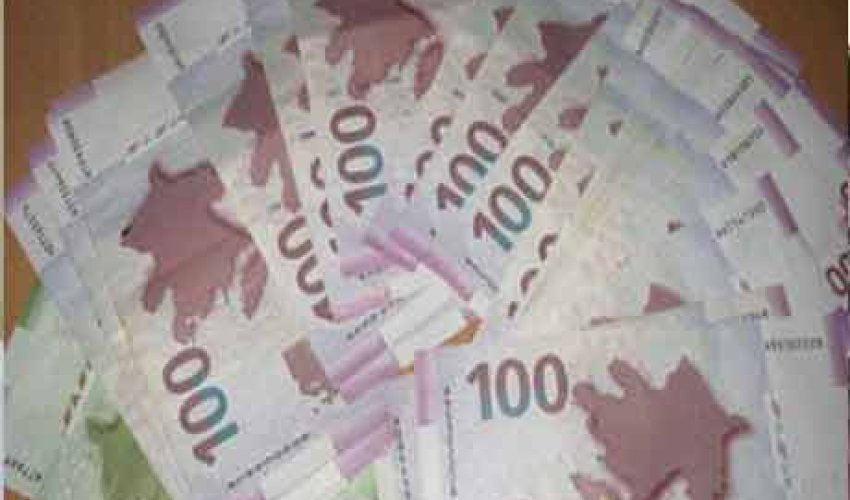 Azeri central bank devalues currency by 33.5 pct to dollar Azeri central bank devalues currency by 33.5 pct to dollar