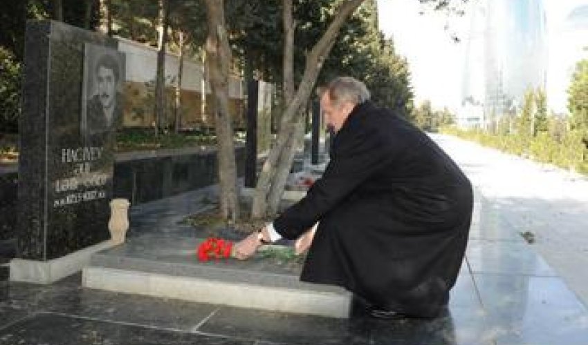 US Ambassador to Azerbaijan visits Alley of Martyrs