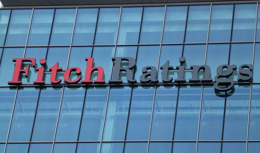 Fitch Ratings manatın ucuzlaşmasını dəstəklədi Fitch Ratings manatın ucuzlaşmasını dəstəklədi