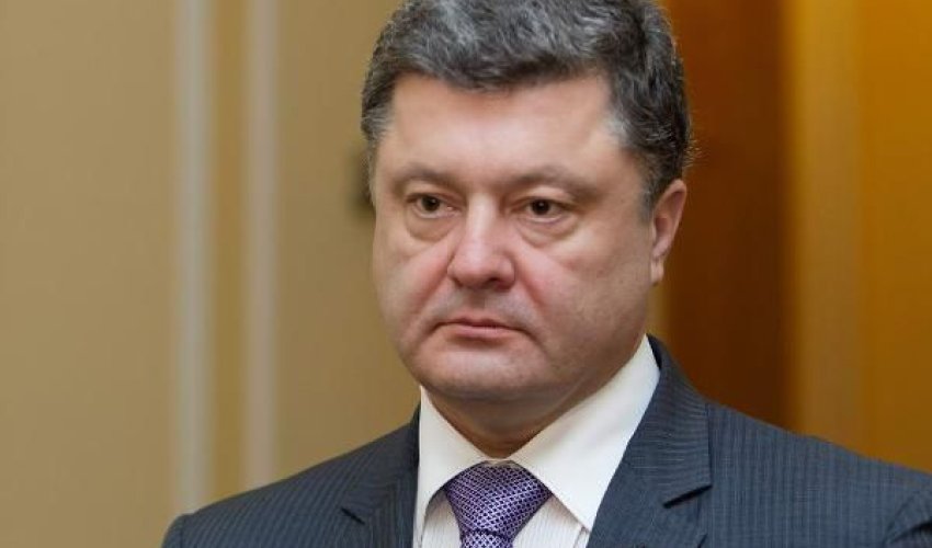 Poroşenko Nemtsovu ölümündən sonra təltif etdi Poroşenko Nemtsovu ölümündən sonra təltif etdi