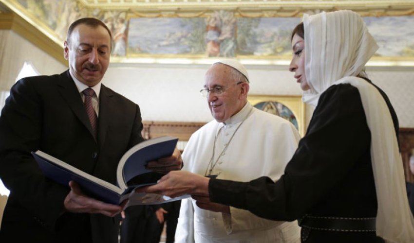 İlham Əliyev Roma Papası ilə görüşdü İlham Əliyev Roma Papası ilə görüşdü