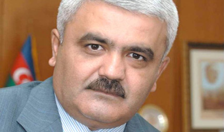 Rövnəq Abdullayev: Stadion çökməyib