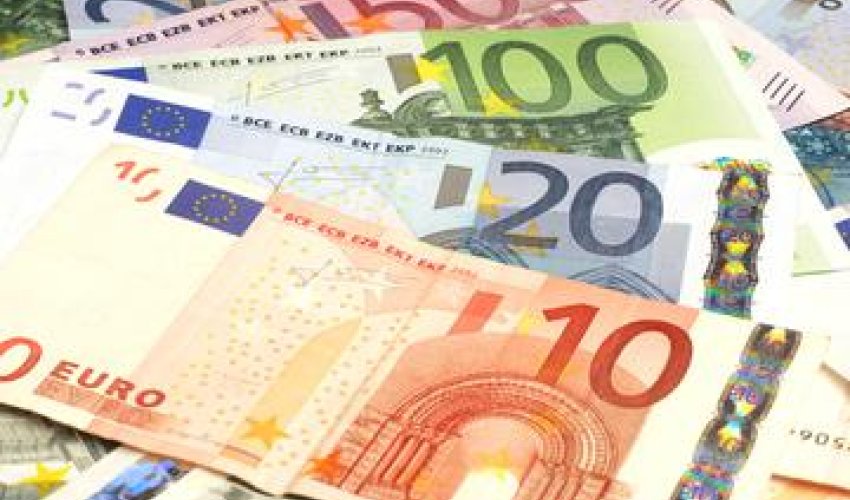 Euro goes up about 1% in Azerbaijan