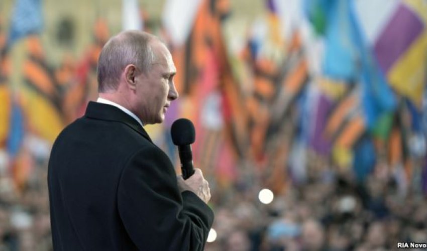 Putin sanksiyaların vurduğu ziyanı etiraf etdi