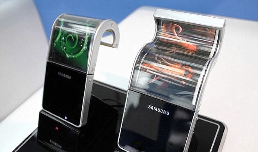 Will Samsung's Galaxy S7 fold in HALF?