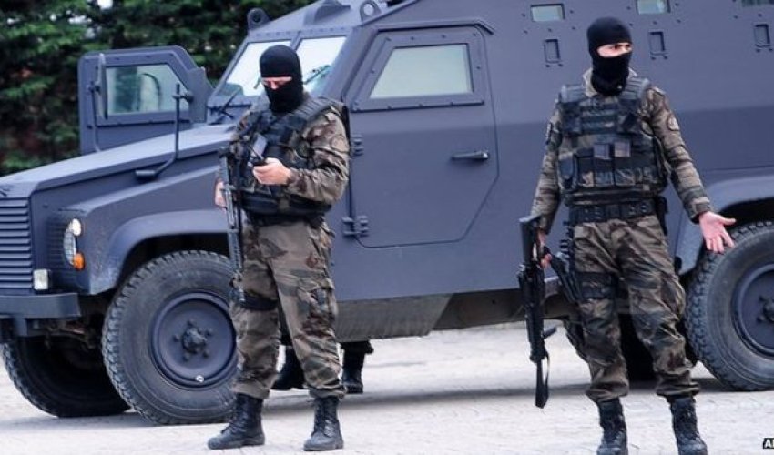 Gun attack on Istanbul police HQ in spate of violence Gun attack on Istanbul police HQ in spate of violence