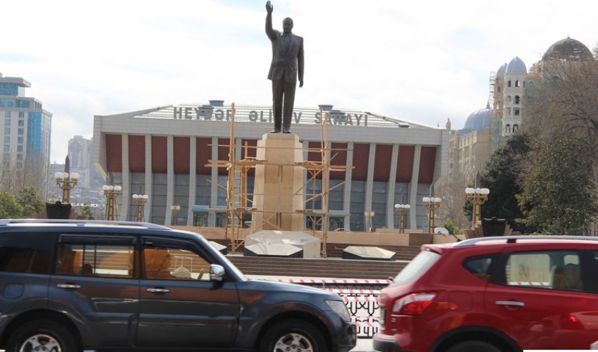 Bakı Gül Bayramına hazırlaşır - FOTOLAR