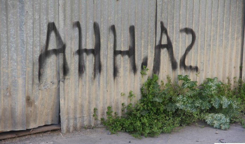 Bakının divarlarına cızılan 