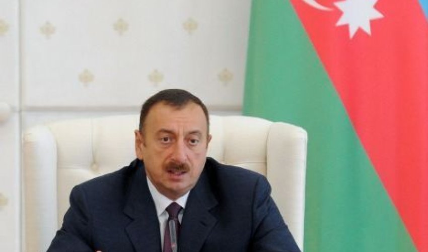 İlham Əliyev: “Bəzi hallarda dərmanların qiyməti bir neçə dəfə, bəzi hallarda on dəfə şişirdilir”