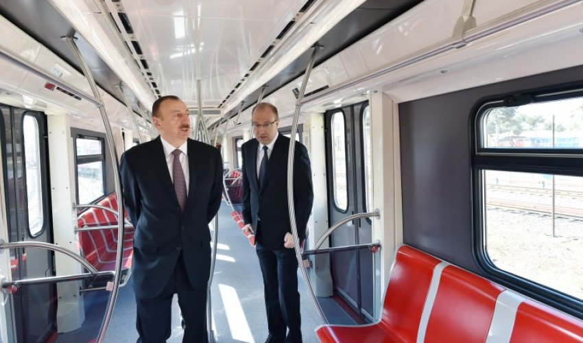 İlham Əliyev yeni metro qatarları ilə tanış oldu - Video+Fotolar