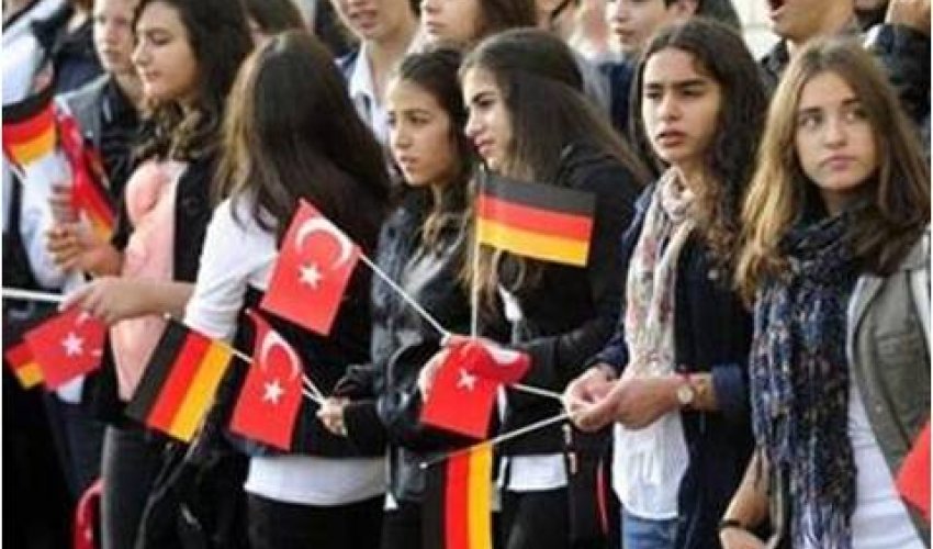 Turks in Germany criticize Armenian 'genocide' motion Turks in Germany criticize Armenian 'genocide' motion