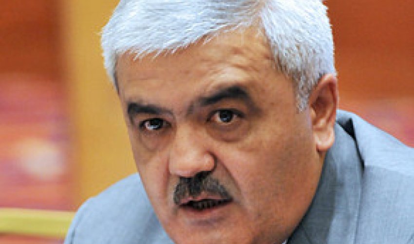 Rövnəq Abdullayev: 