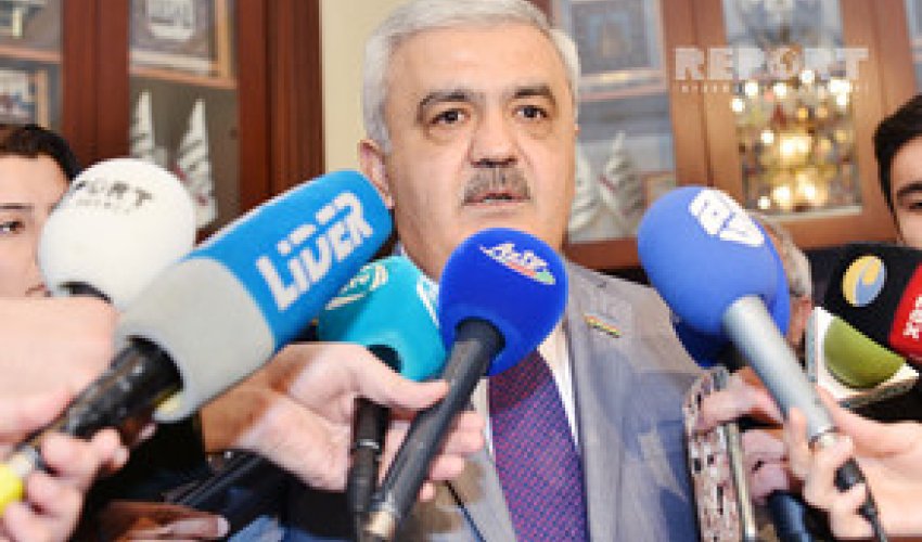 Rövnəq Abdullayev: 