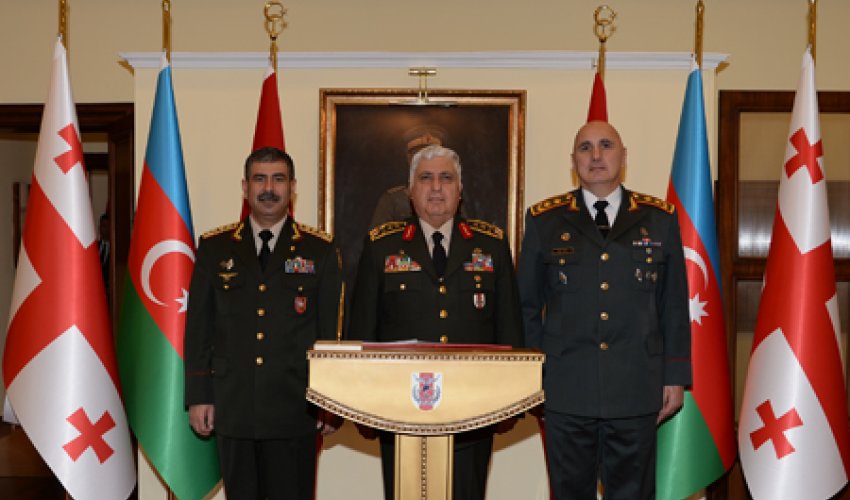 Закир Гасанов встретился с высшими военными чинами
