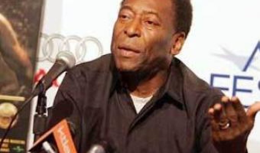 Пеле выписан из больницы после операции