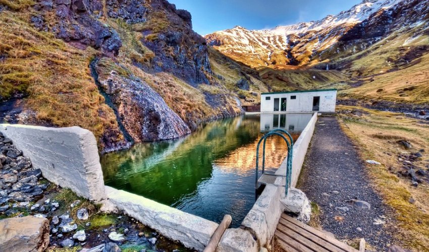 Incredible hidden pool nestled in the mountains of Iceland