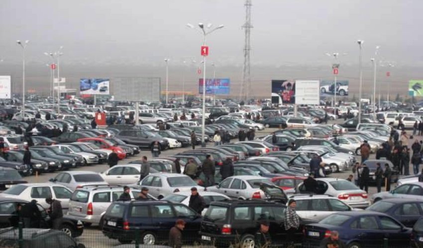 Azərbaycana gətirilən avtomobillərin sayı 2 dəfədən çox azalıb