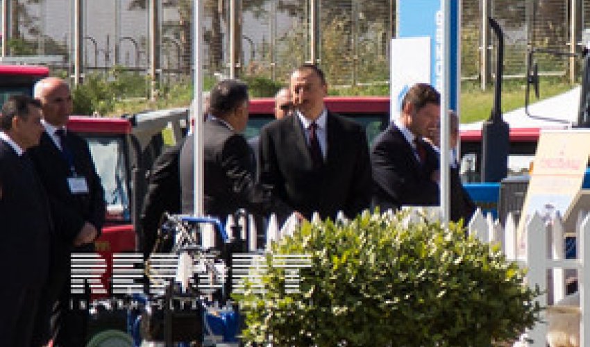 İlham Əliyev Beynəlxalq qida sənayesi və kənd təsərrüfatı sərgiləri ilə tanış oldu