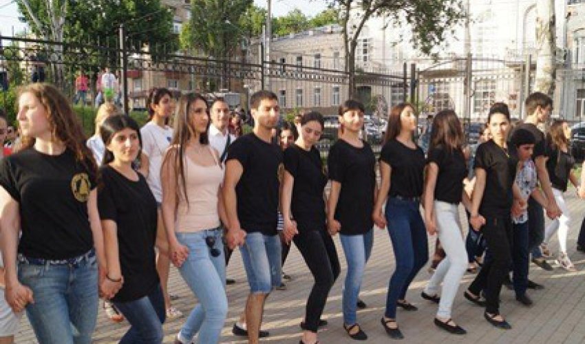Ermənilər Azərbaycan rəqsini oğurladı - VİDEO Ermənilər Azərbaycan rəqsini oğurladı - VİDEO