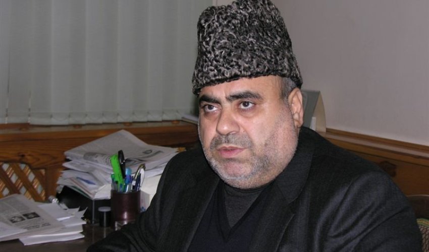 Putin Allahşükür Paşazadəni Fəxri Fərmanla təltif edib