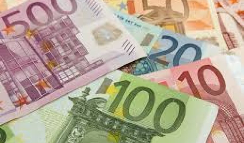 Euro drops in Azerbaijan