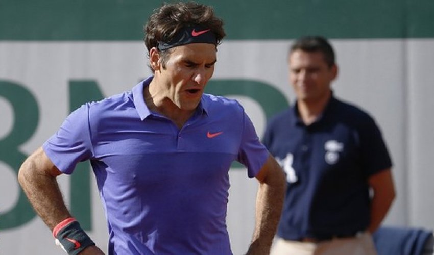 Roger Federer beaten by Stan Wawrinka at the French Open Roger Federer beaten by Stan Wawrinka at the French Open