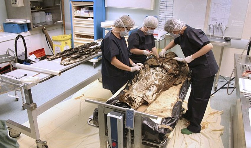Preserved body of 17th Century noblewoman still wearing her clothes Preserved body of 17th Century noblewoman still wearing her clothes