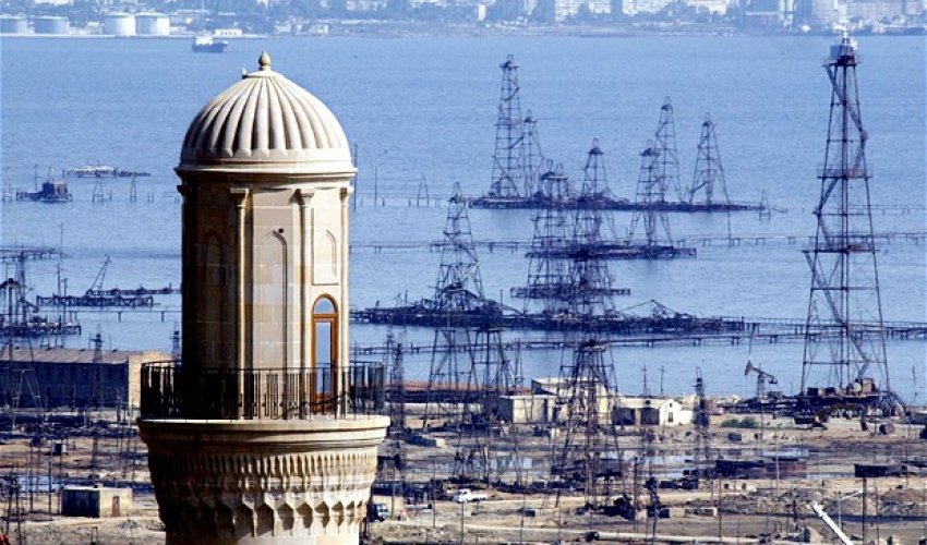 Azerbaijan looks to get rich from West, Russian tension