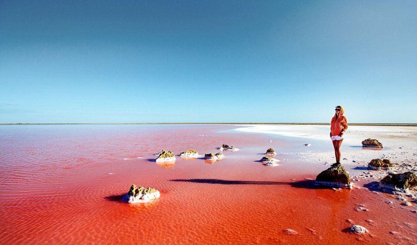 Martian-like salt water lake in Ukraine captured in series of stunning photographs Martian-like salt water lake in Ukraine captured in series of stunning photographs