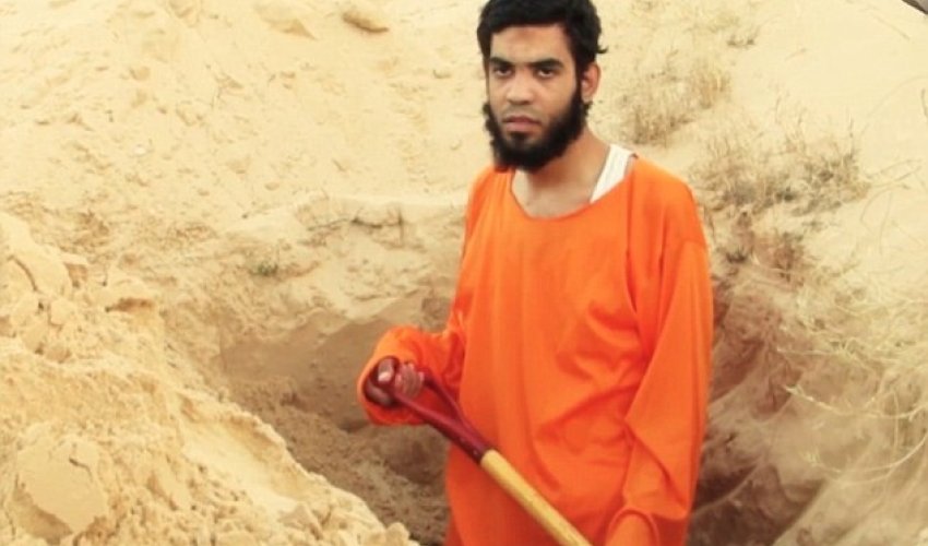 Prisoner forced to dig his own grave in the desert Prisoner forced to dig his own grave in the desert