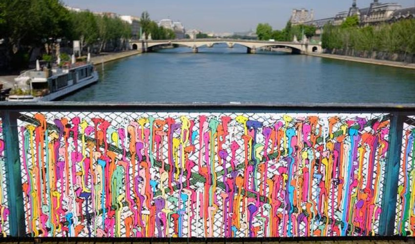 Parisian love padlocks replaced with graffiti art