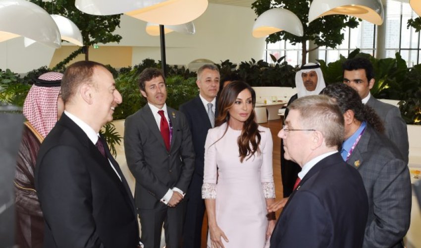 Rəsmi qonaqların şərəfinə rəsmi qəbul