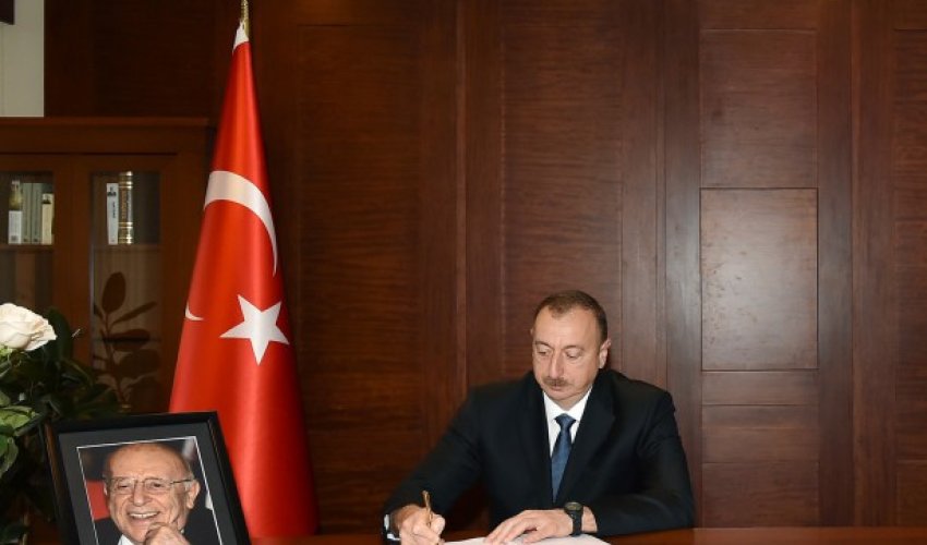 Azərbaycan prezidenti Türkiyə səfirliyində olub